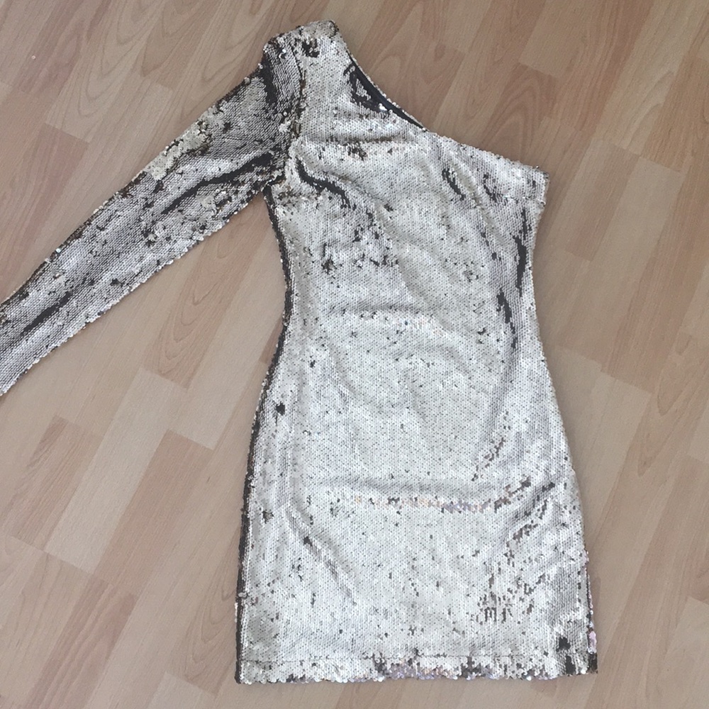 TOPSHOP Gold Sequin Dress - Picture 2 of 8